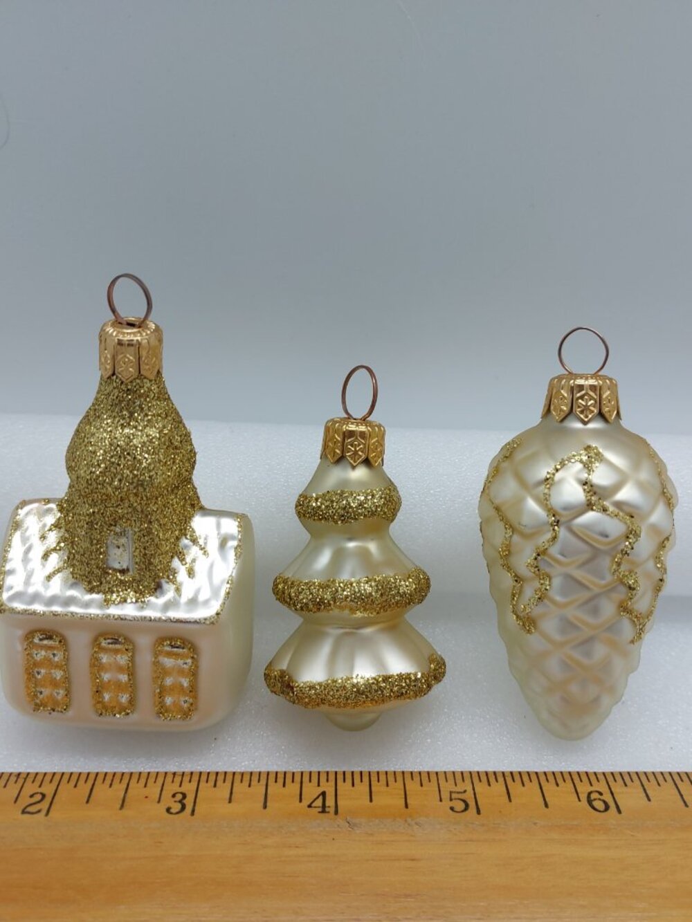 Vintage Hand Crafted Christmas Glass Ornament Off White & Gold Made In Ukraine - Picture 6 of 12